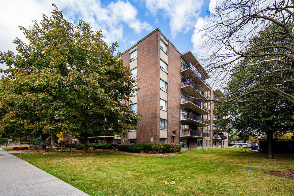 Belmar Apartments - 2 Bedroom available at 2265 Victoria Park Av in Long Term Rentals in City of Toronto
