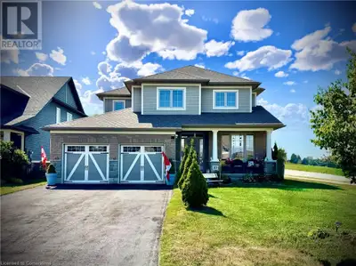 ELEGANT, UPGRADED HOUSE ON A PREMIUM RAVINE LOT IN HARVEST HEIGHTS! Welcome to this beautifully upgr...