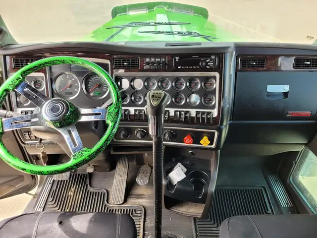 2021 KENWORTH W900 in Heavy Trucks in Saskatoon - Image 21