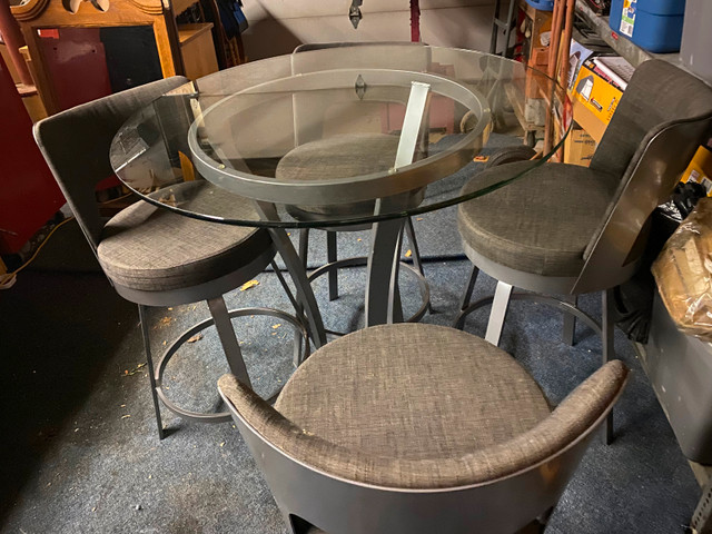 Kitchen table and chairs glass top in Dining Tables & Sets in Hamilton