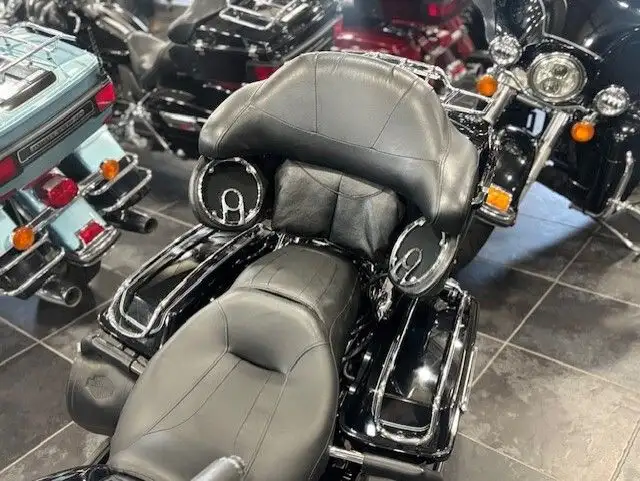 2009 Harley-Davidson Electra Glide Ultra Classic in Street, Cruisers & Choppers in Sudbury - Image 11