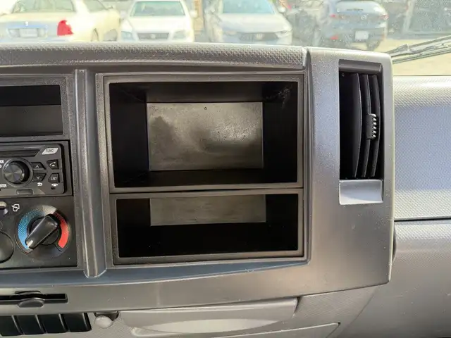 2019 Isuzu NRR 20 Foot Cube Van in Heavy Trucks in Delta/Surrey/Langley - Image 37