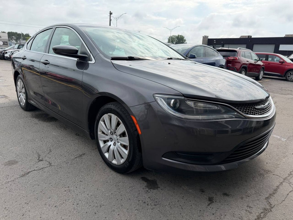 2015 CHRYSLER 200 LX | Cars & Trucks | Laval / North Shore | Free local ...