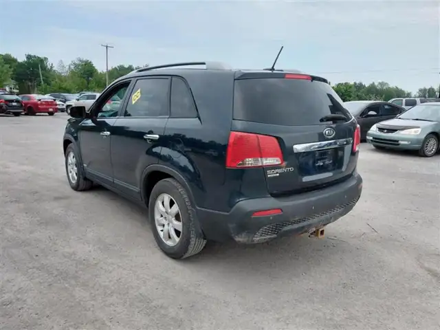 2012 KIA Sorento LX in Cars & Trucks in Drummondville - Image 4