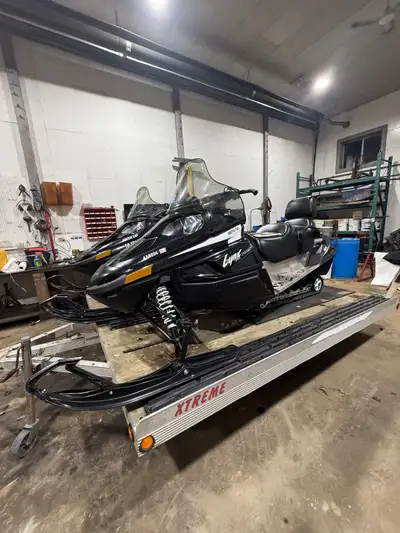 144" track, revers, hand/thumb heaters, no tears or cracks in track or seats. In excellent condition...