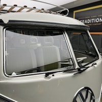 Check out this gorgeous 1975 Volkswagen Microbus Deluxe Samba 23 Window conversion. This beautiful b... (image 3)