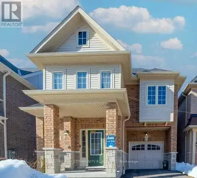 Large 4 Bedroom Detached Home with upgraded kitchen and bathrooms. Big Open Concept Great Room & Din...