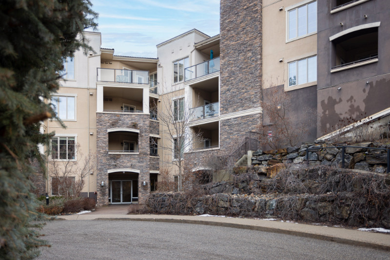 SW Facing Condo At Pinnacle Pointe! in Condos for Sale in Kelowna