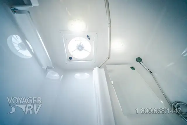 2027 Northern Lite 10.2EX Dry Bath Limited Edition in Travel Trailers & Campers in Kelowna - Image 16