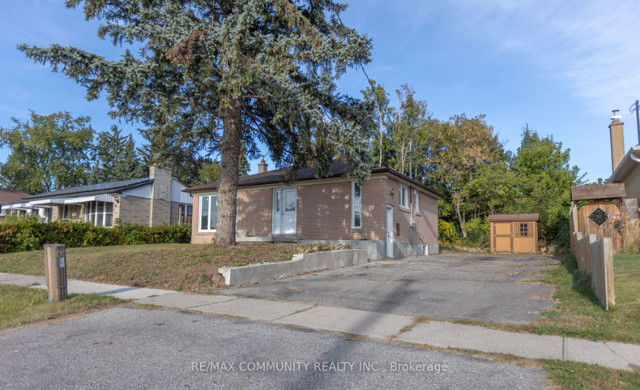 Fairly Priced For Sale at Cochrane St/ Giffard St in Houses for Sale in Oshawa / Durham Region