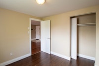 Comfortable 4-Bedroom Student Apartment at 24 Elm Street Available May 1, 2026! Find your ideal stud... (image 2)