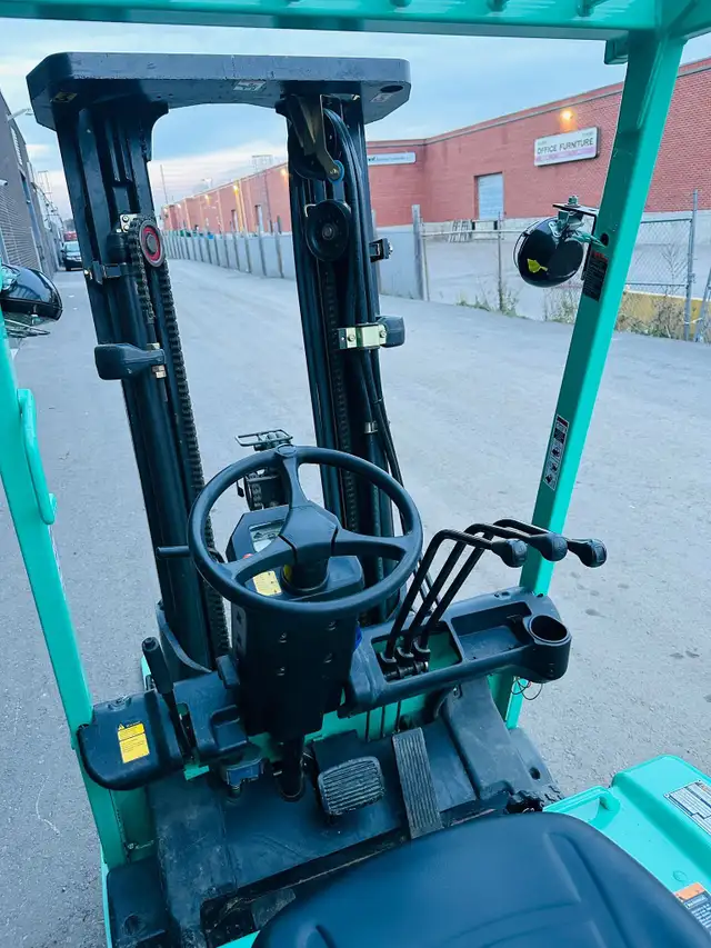 Mitsubishi 3-wheeler 3000 lbs Cap with 3 stage with side-shift in Heavy Equipment in Mississauga / Peel Region - Image 6