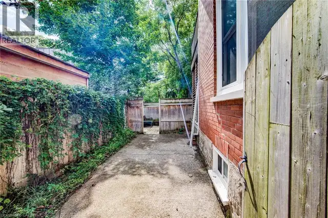 81 WILLOW Street Waterloo, Ontario in Houses for Sale in Kitchener / Waterloo - Image 10