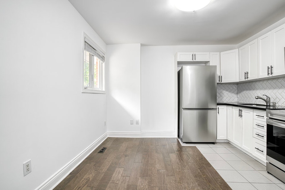 2-Bdrm Apt near Eglinton and Dufferin w/washer & dryer! 3