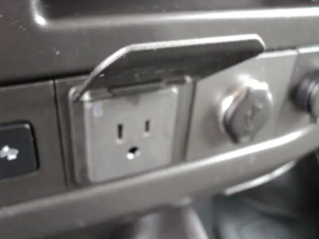 2022 Chevrolet Express 2500 LT RWD 6.6L8cylGas 12Passenger 135"W in Cars & Trucks in Brantford - Image 24