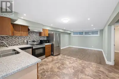 Bright and renovated lower level 1 bedroom apartment in quiet Applewood Mississauga - all utilities...