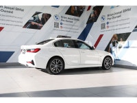 2022 BMW 3 Series 330e xDrive 2.0L 4-Cylinder AWD 8-Speed Automatic EXTERIOR - ALPINE WHITE INTERIOR... (image 9)