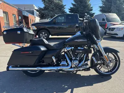 Check out this 2017 CANADIAN Harley-Davidson Street Glide 107ci with only 42,775kms. Be sure to foll...