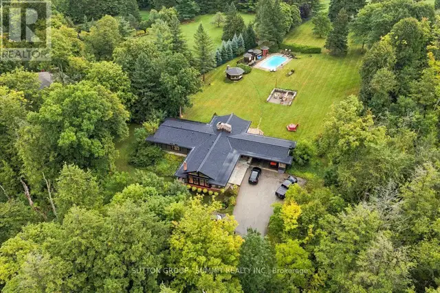 2510 BRITANNIA ROAD Burlington, Ontario in Houses for Sale in Oakville / Halton Region - Image 4