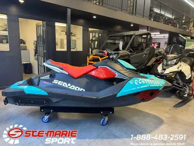 Sea-Doo Spark Trixx 2up avec 103 heures. équipé d'une pompe de cale et de sa toile de protection. Re...