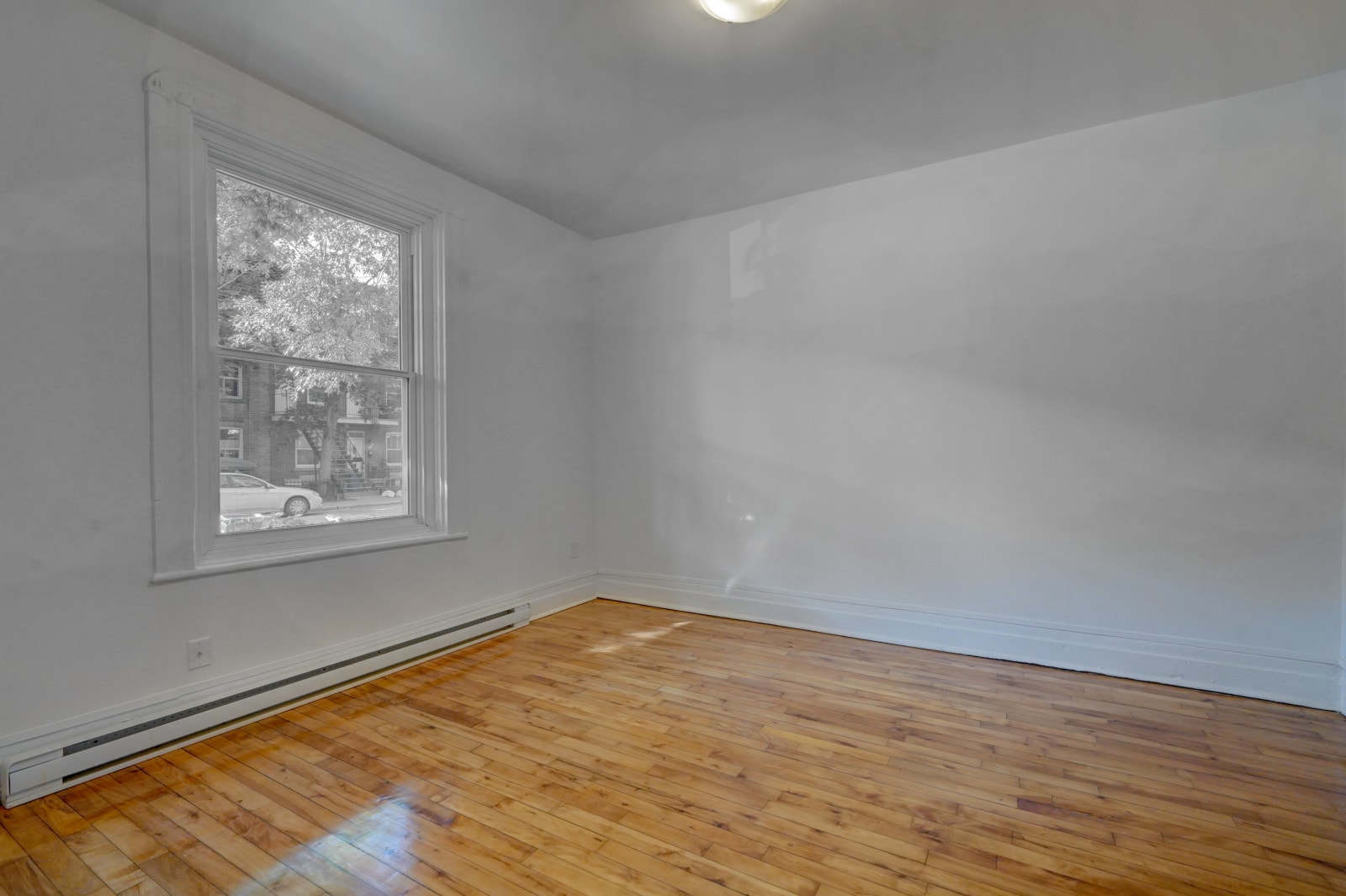 Rare 4.5 au RDC présentement dispo sur la 4e Ave a Verdun! — photo 3