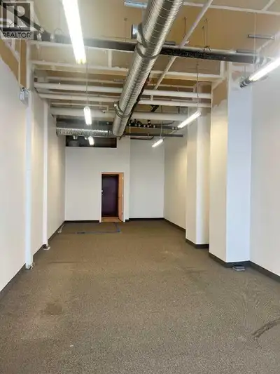 Don’t miss this fantastic opportunity to lease this nearly 1,480 sq ft retail condo bay in a prime d...