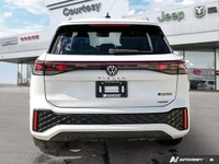 One Owner & Clean Carfax | Executive Driven and sourced from Volkswagen Canada! Courtesy Chrysler do... (image 4)