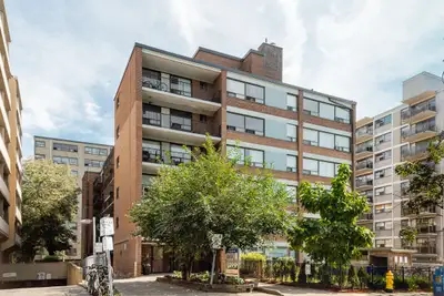Renovated Akelius one bedroom apartment for rent. Located near King and Dufferin in the Parkdale nei...