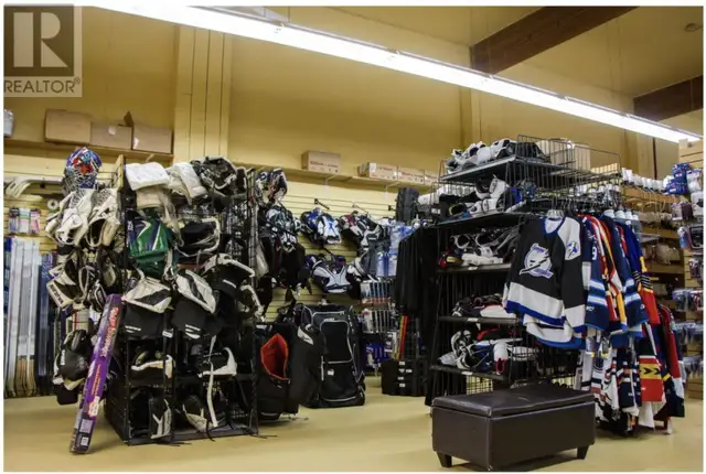 1433 PEMBERTON AVENUE North Vancouver, British Columbia63235577597953122