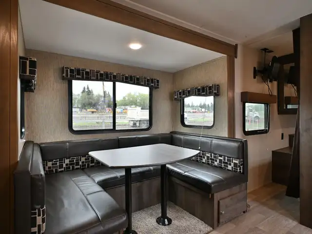 2018 Lantern 300TQ in Travel Trailers & Campers in St. Albert - Image 14