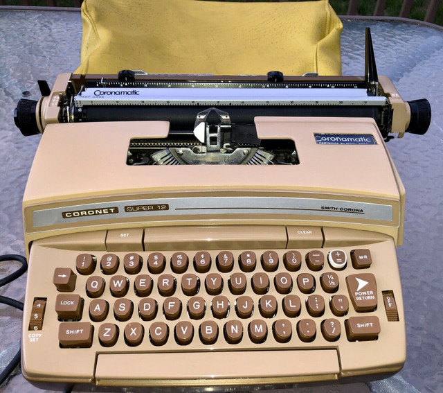 Smith Corona Coronet Super 12 Electric Typewriter  works 100 % in Arts & Collectibles in Winnipeg