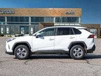 *Sunroof, Heated Steering Wheel, Power Liftgate, Heated Seats, Aluminum Wheels!* With rugged capabil... (image 2)