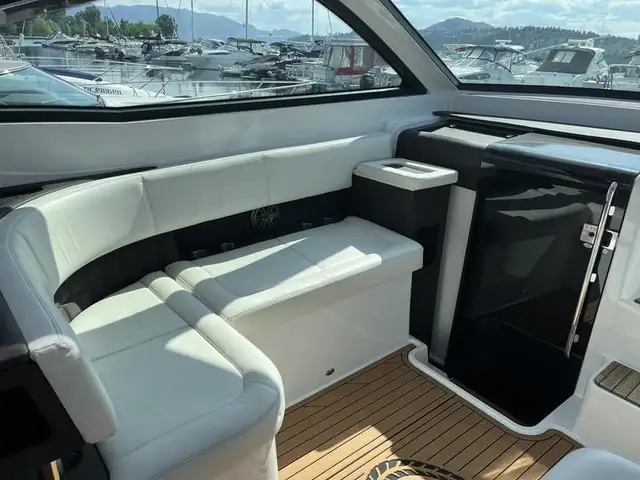 2016 Cobalt Boats A40 in Powerboats & Motorboats in Saskatoon - Image 12