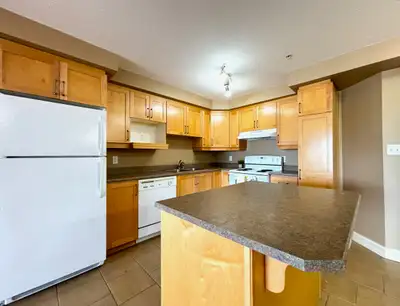 115 Kedgwick, Dieppe - 2 Bedroom, small dog are welcome !!