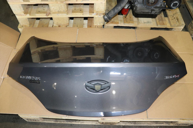 2013-2016 Hyundai Genesis Coupe Rear Trunk Lid / Gray Pearl YG3 dans Pièces de carrosserie  à Ville de Montréal