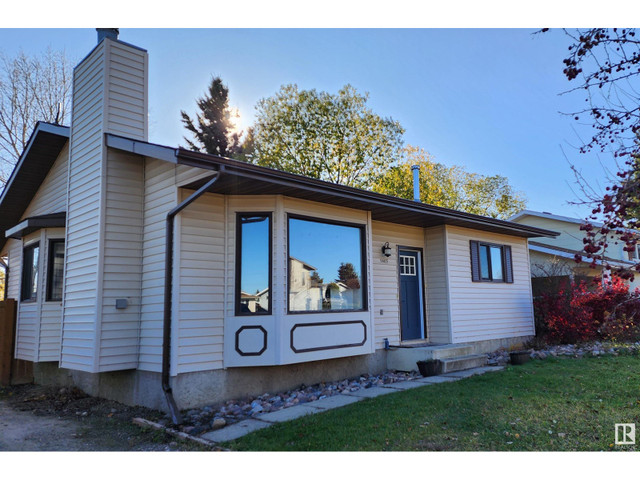 5405 51 AV Elk Point, Alberta in Houses for Sale in Strathcona County
