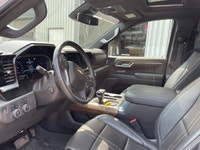 2023 Chevrolet Silverado 1500 High Country 4x4 Crew Cab with the 3.0L Duramax Diesel and 76,202 km!... (image 9)