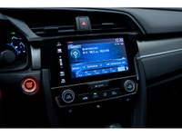 La Honda Civic SE 2018 est une voiture compacte réputée pour sa fiabilité, son économie de carburant... (image 2)