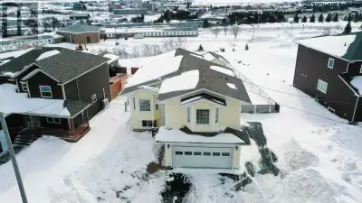 Visit REALTOR® website for additional information. Wake up every day to breathtaking views of Bay St...