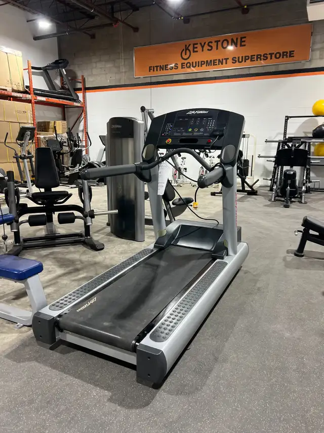 Life Fitness Treadmill - Integrity CLST (Serviced W/ Warranty) in Exercise Equipment in City of Toronto - Image 2