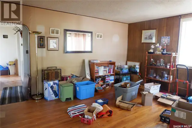 401 6th AVENUE W Assiniboia, Saskatchewan in Houses for Sale in Moose Jaw - Image 8