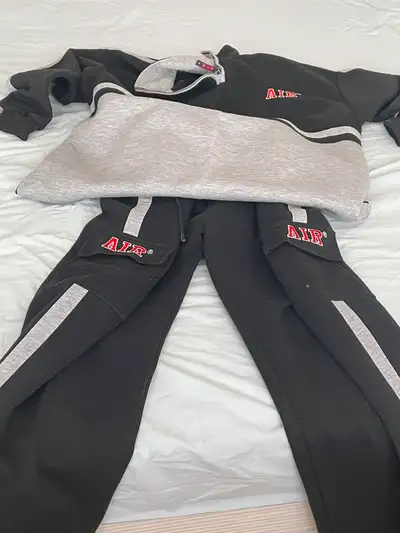 Men’s track suit Never used brand new $40.00 cash !!!!!! Firm !!!!!!