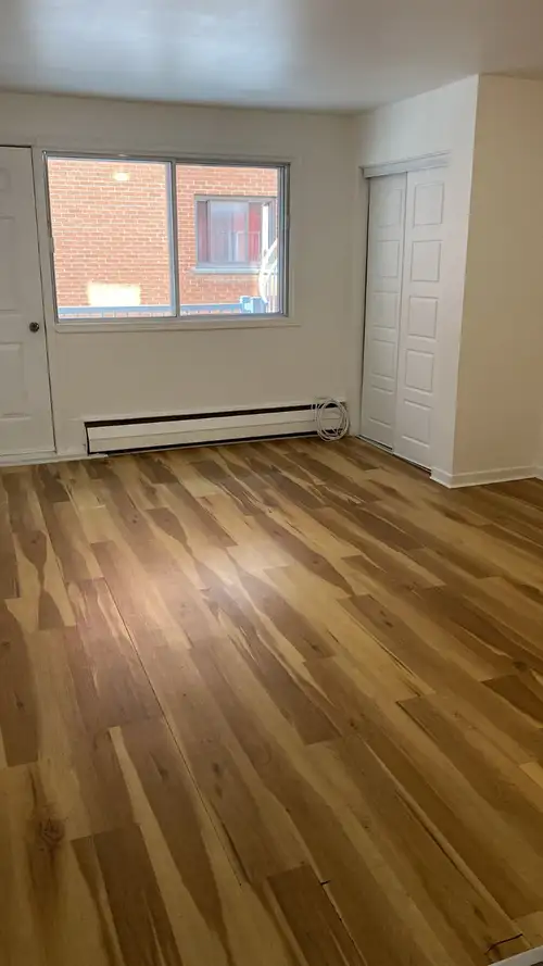 Nice 2 1/2 available and renovated at Ahuntsic very close to the Marche Central and all amenities.