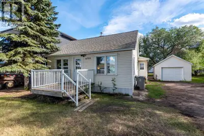 Cost effective Saskatchewan side living or an excellent revenue opportunity! This updated and move i...
