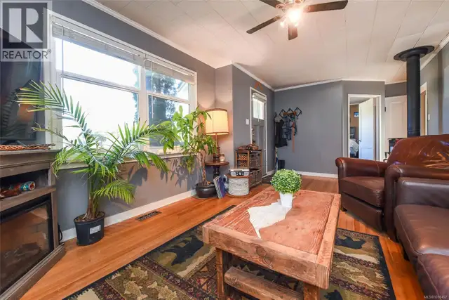 2767 Ulverston Ave Cumberland, British Columbia in Houses for Sale in Comox / Courtenay / Cumberland - Image 11