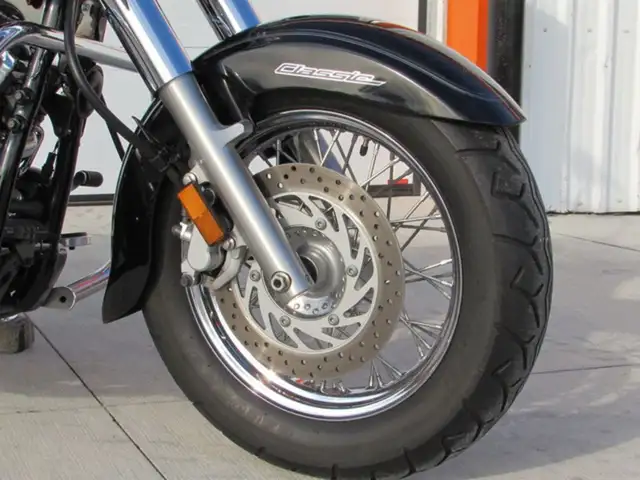 2009 Yamaha V-Star 650 Classic in Sport Bikes in Leamington - Image 14