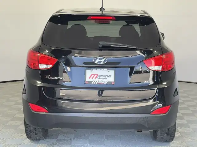 AWD 4dr Auto GL64141817018114124