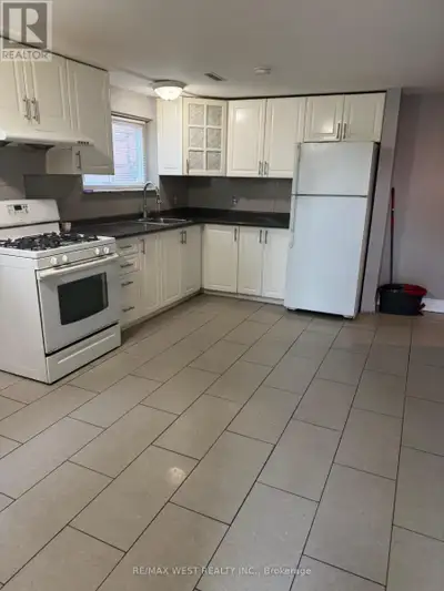 46 BENRUBIN DRIVE Toronto (Humber Summit), Ontario