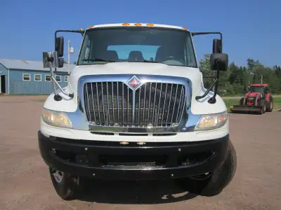 2018 International 4300 single axle cab & chassis, Cummins 6.7L ISB 250HP engine, Allison RDS 3000 a...