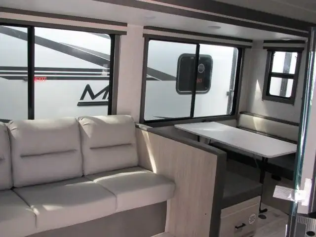 2026 EAST TO WEST DELLA TERRA 261RB-GREAT COUPLES LAYOUT!  in Travel Trailers & Campers in Ottawa - Image 9